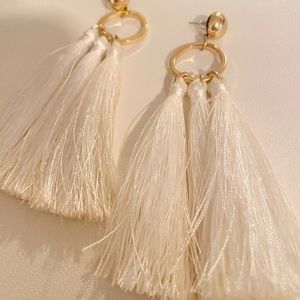 Cream earrings set
